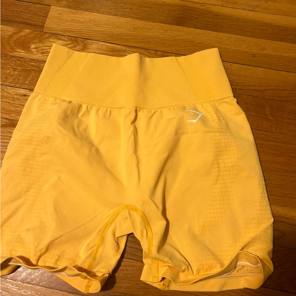 Yellow gym shark spandex shorts - Picture 2 of 3